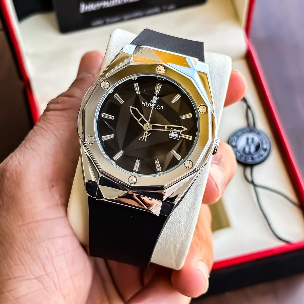 TrendsWrist Hublot Black Premium Watch