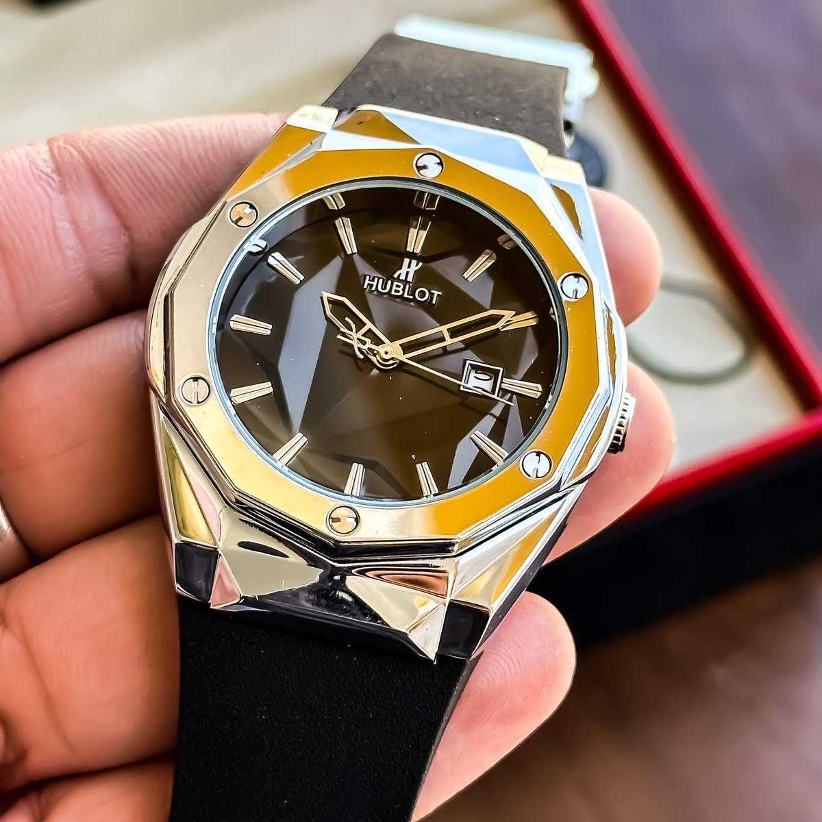 TrendsWrist Hublot Black Premium Watch