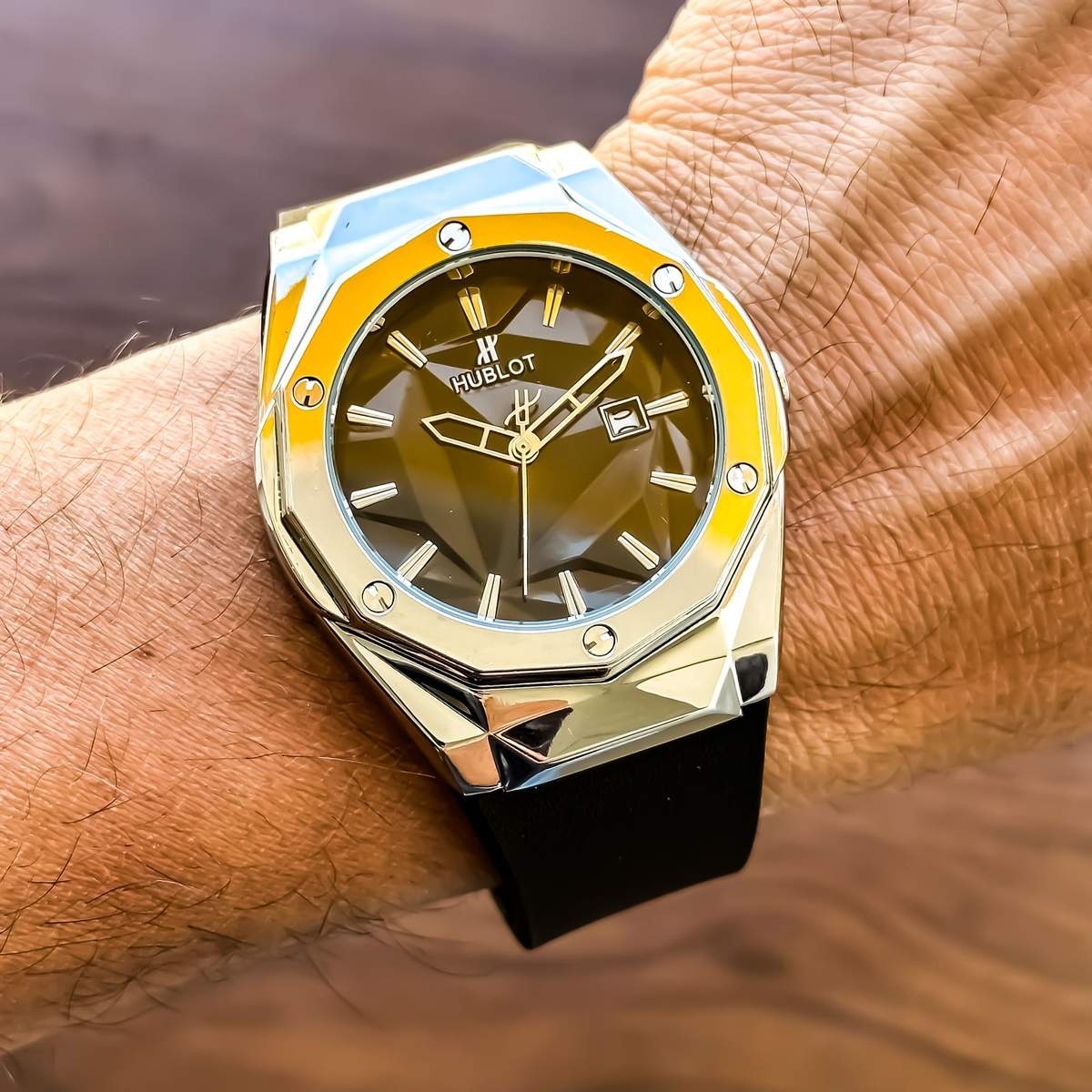 TrendsWrist Hublot Black Premium Watch