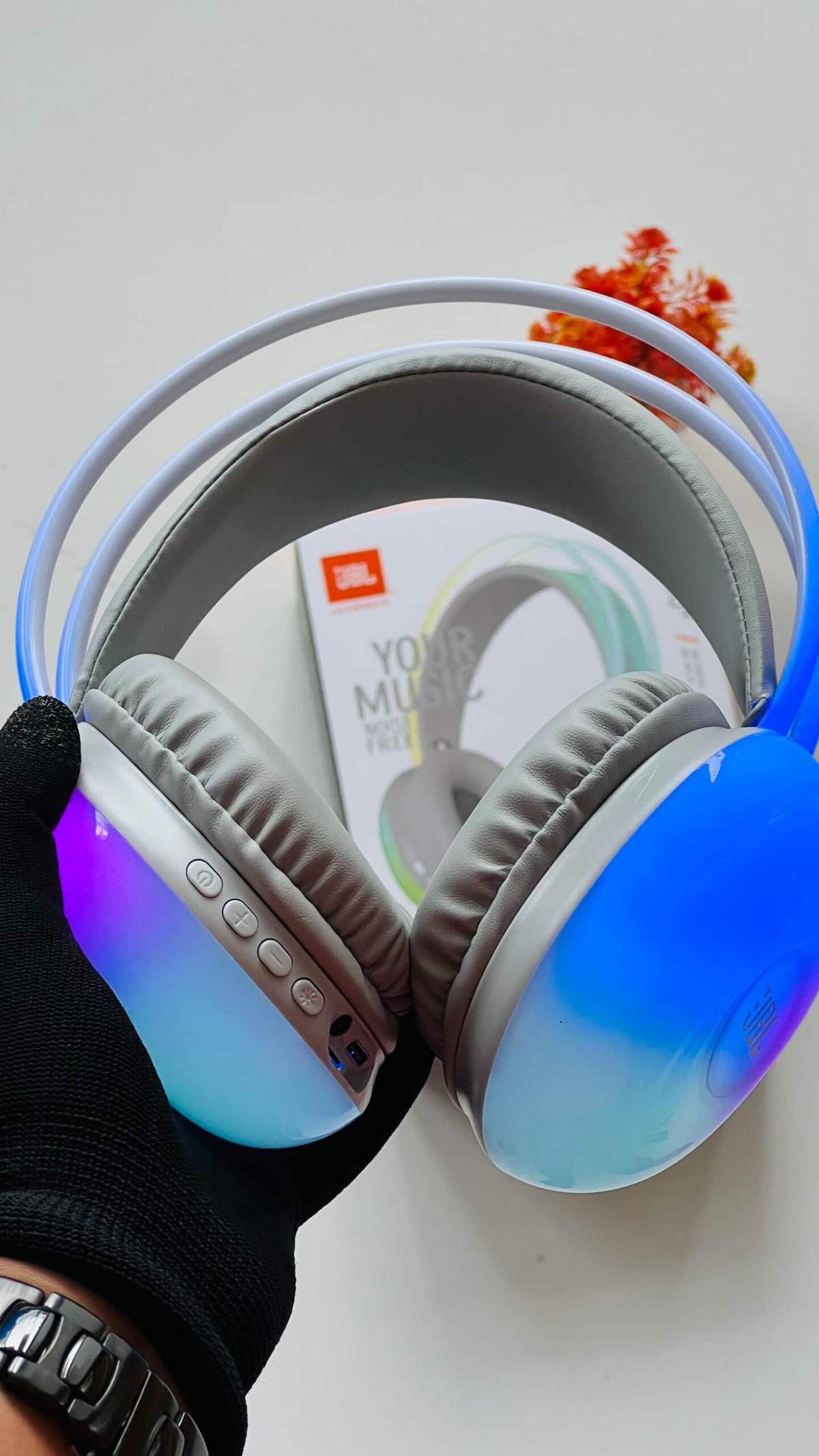 TrendsWrist Jbl Rgb Headphone A98c665f 6b9c 469f Bb24 83be9cb53bc0 Compressed Scaled Premium Watch