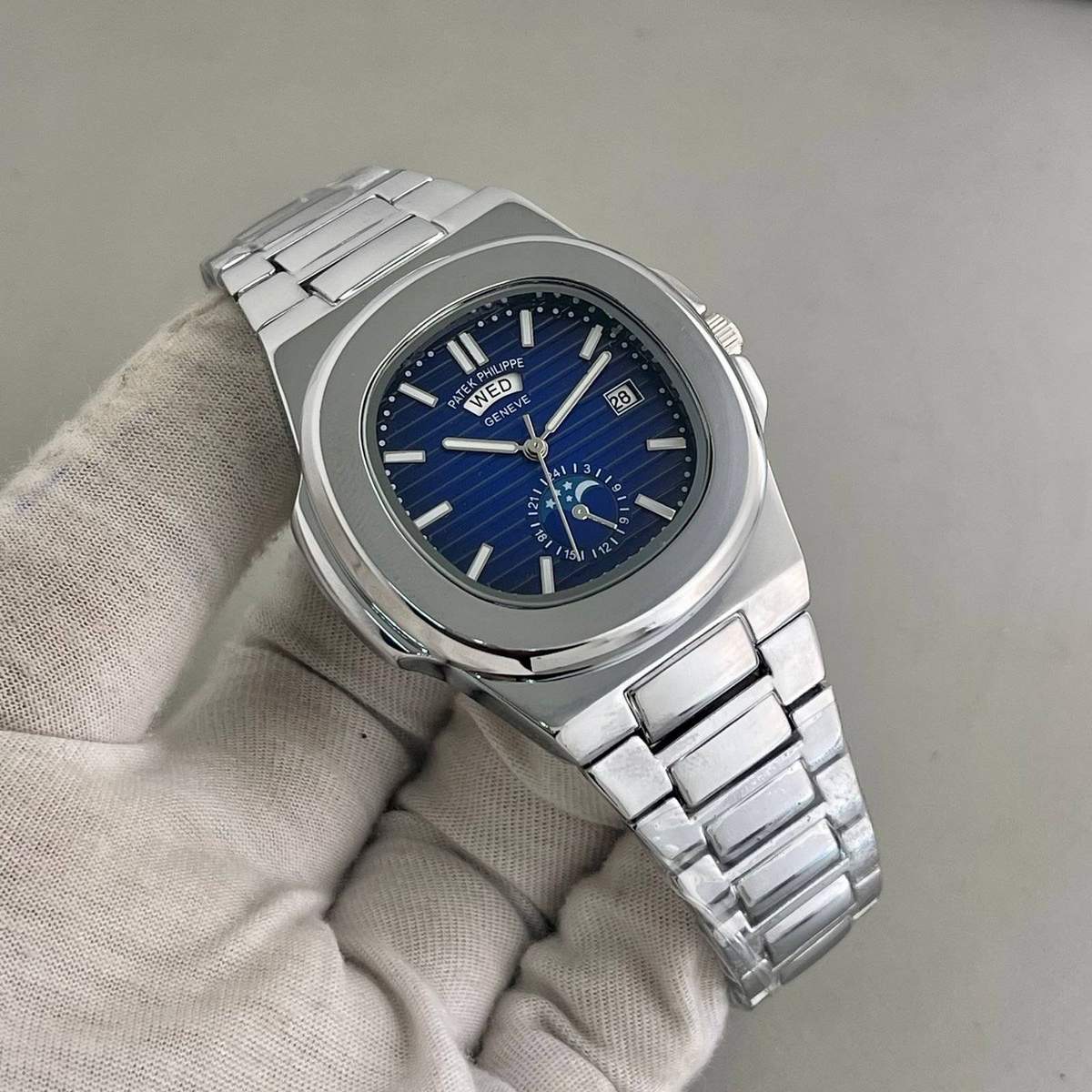PATEK PHILIPPE Nautilus Perpetual - Image 4