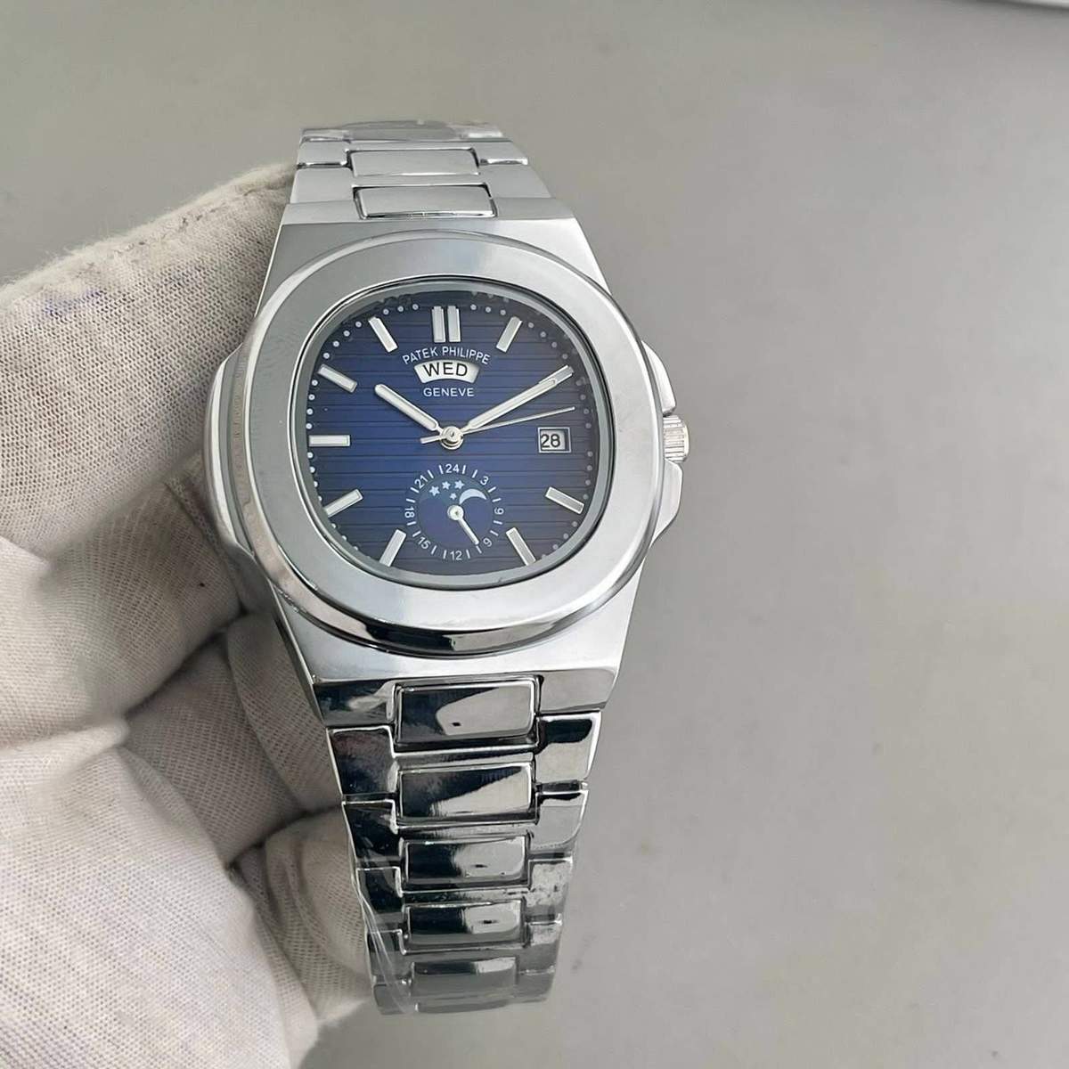 PATEK PHILIPPE Nautilus Perpetual - Image 5