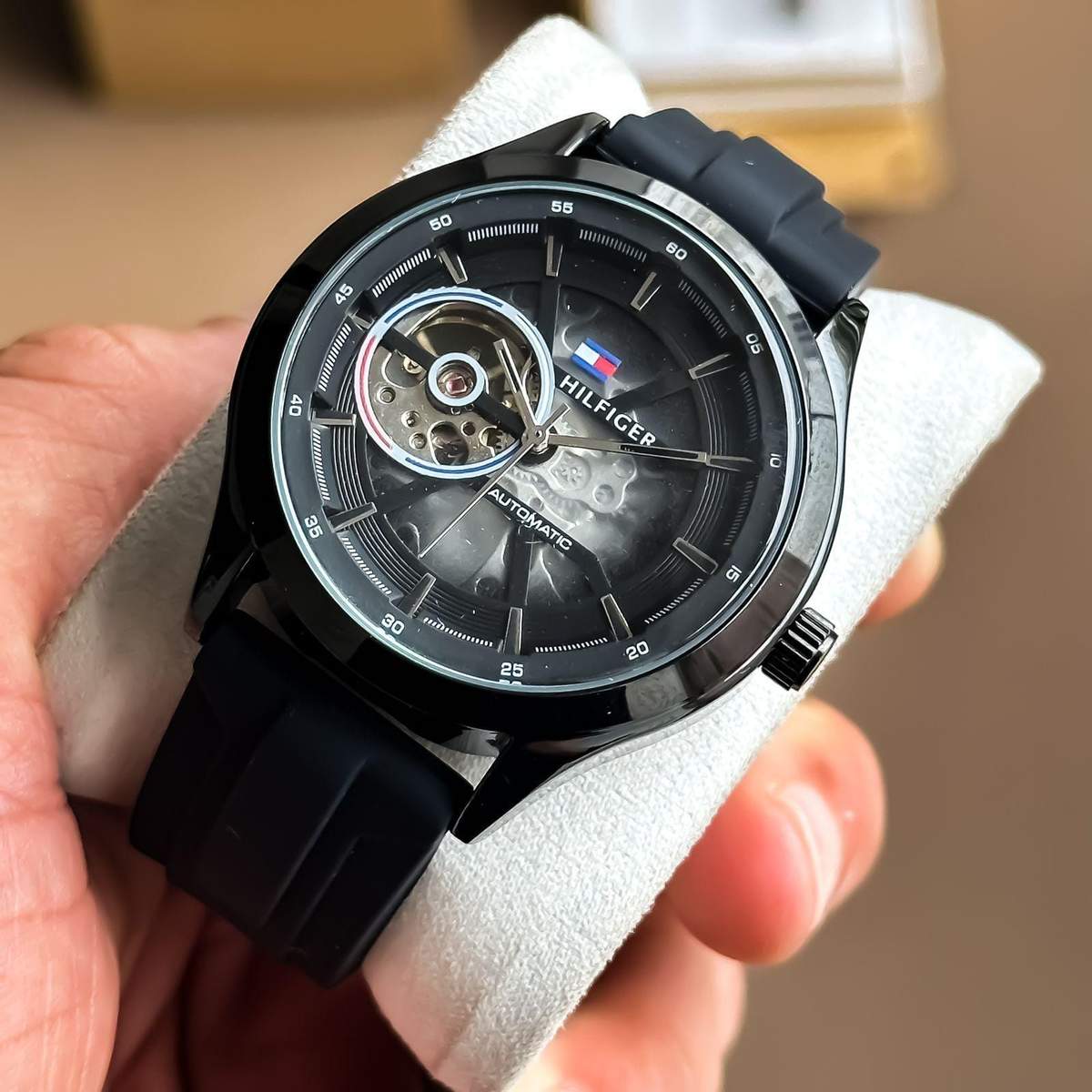 TrendsWrist Tommy Hilfiger Modern Automatic 1000226811 Premium Watch